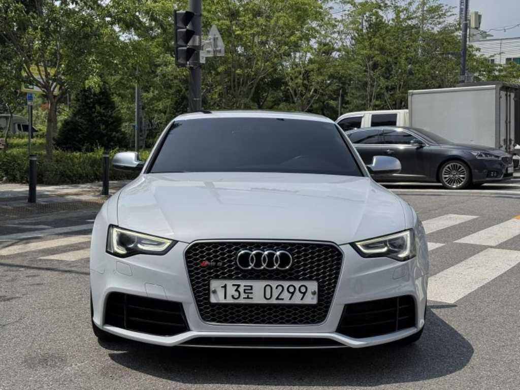 아우디 RS5 4.2 FSI 콰트로 이미지 3