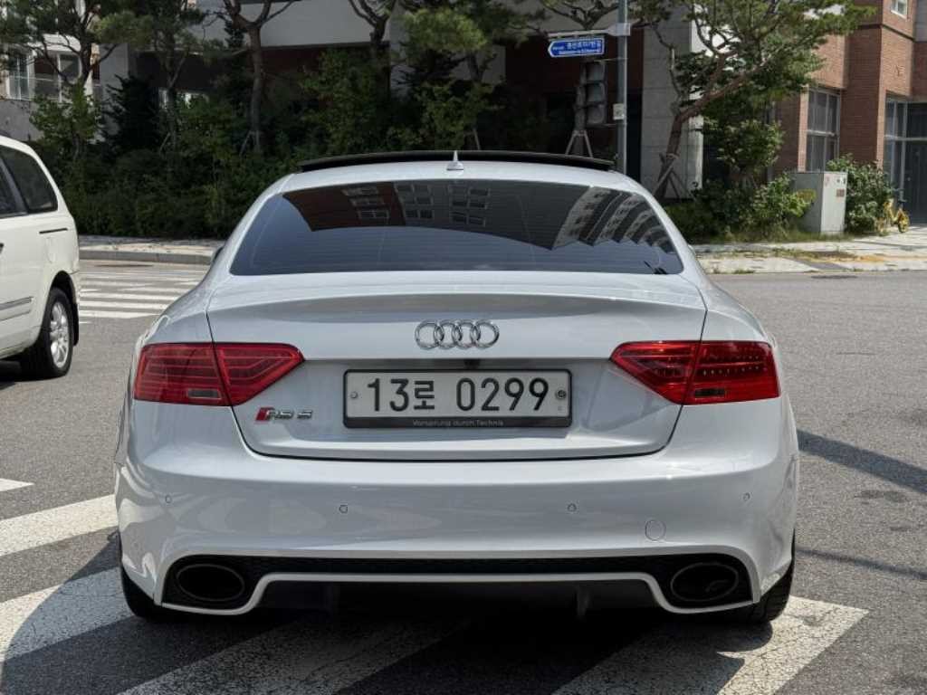 아우디 RS5 4.2 FSI 콰트로 이미지 4