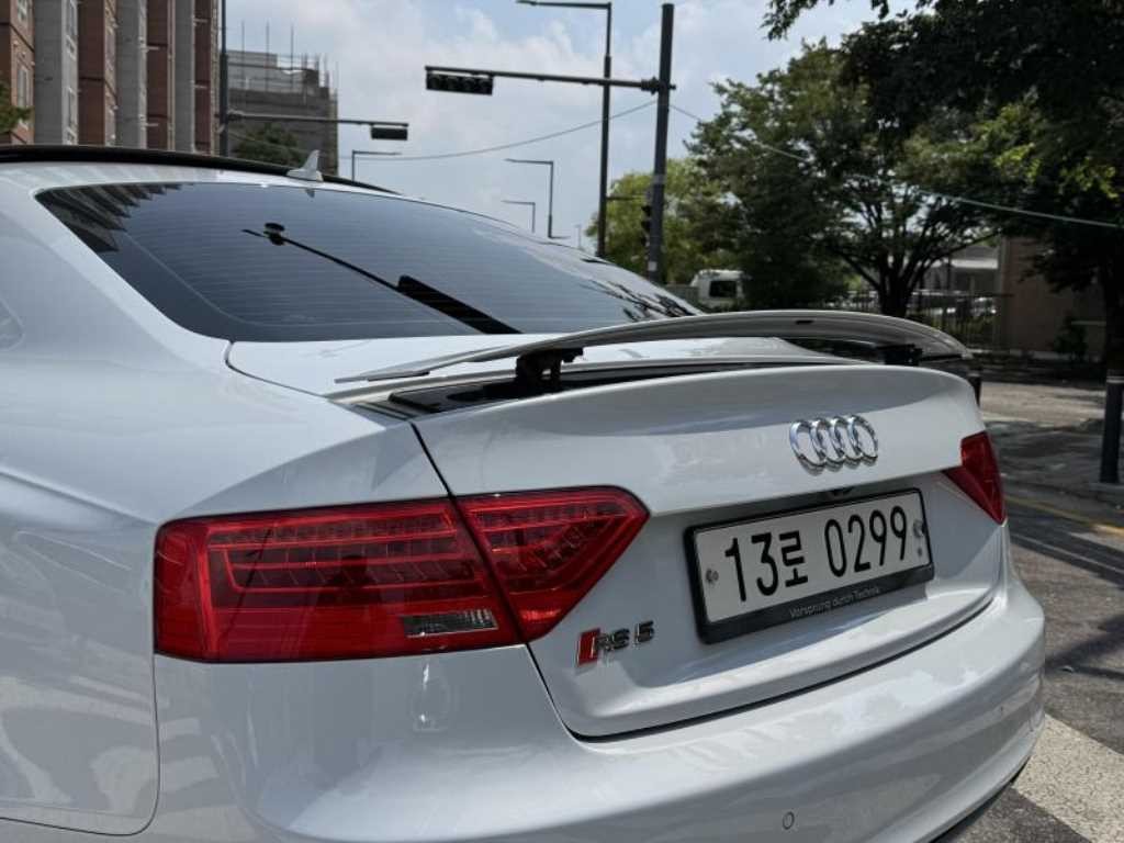 아우디 RS5 4.2 FSI 콰트로 이미지 5