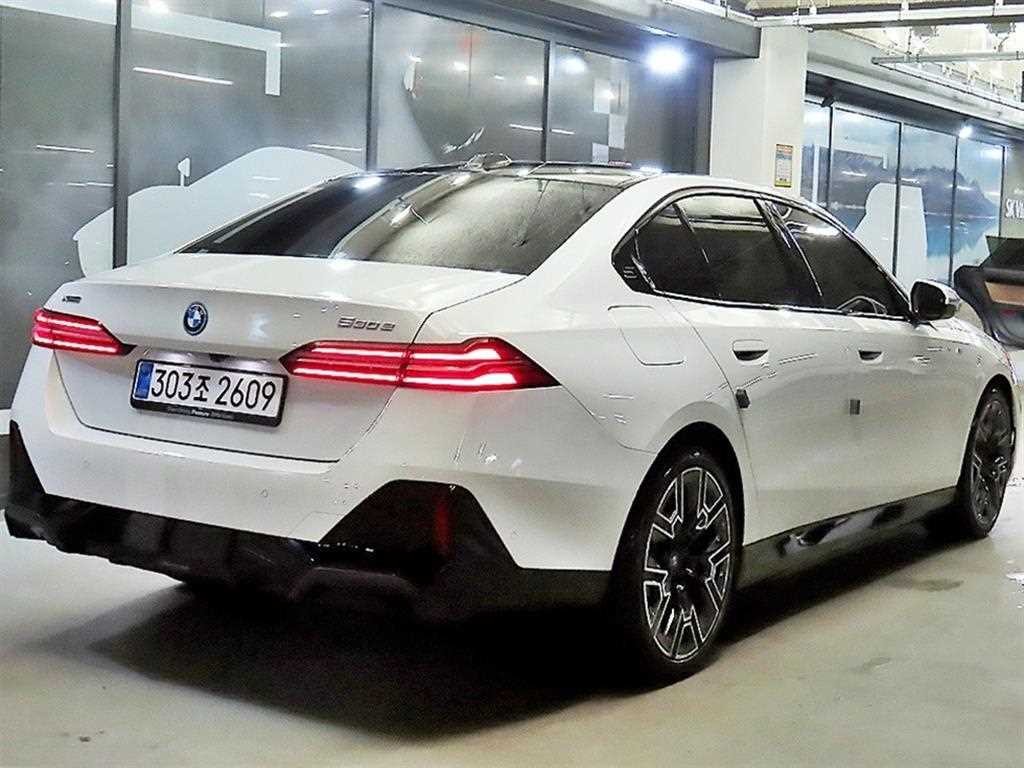 BMW 5시리즈 5시리즈 (G60) 530e xDrive M 스포츠 이미지 4