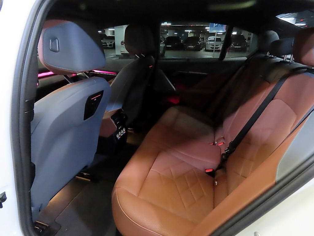 BMW 5시리즈 5시리즈 (G60) 530e xDrive M 스포츠 이미지 7