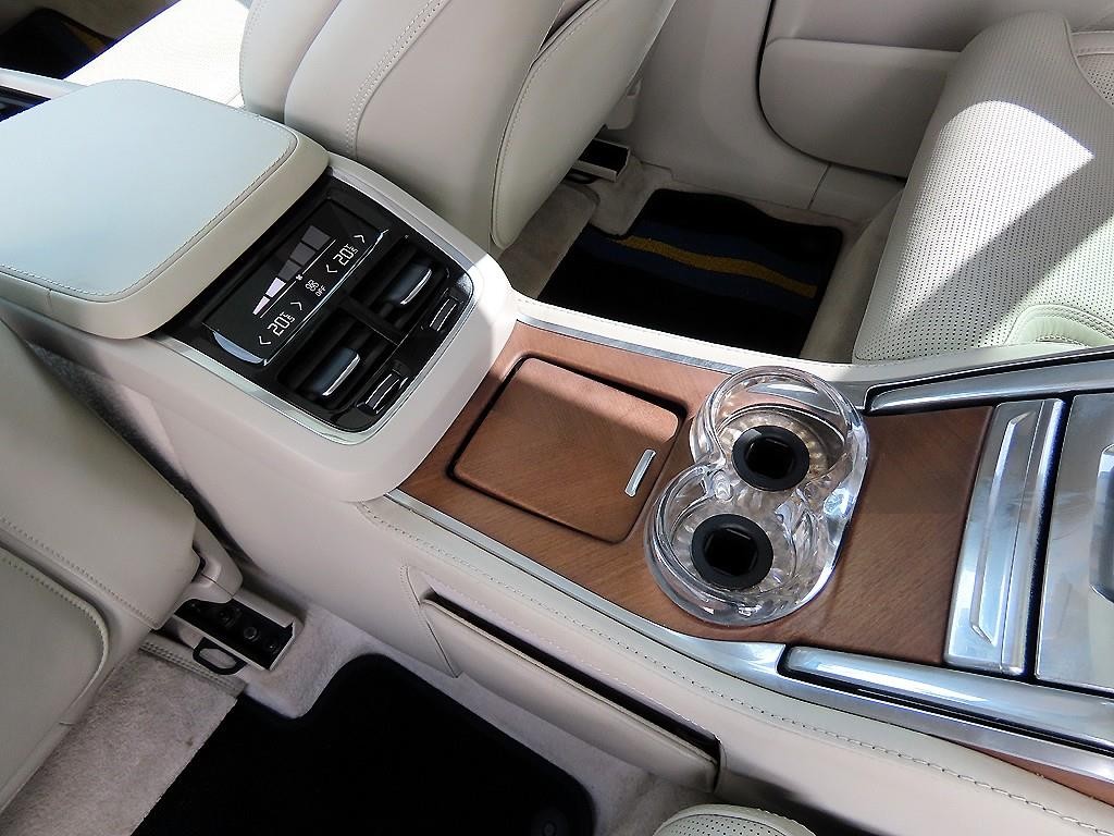 볼보 XC90 XC90 2세대 2.0 T8 AWD 엑셀런스 이미지 15
