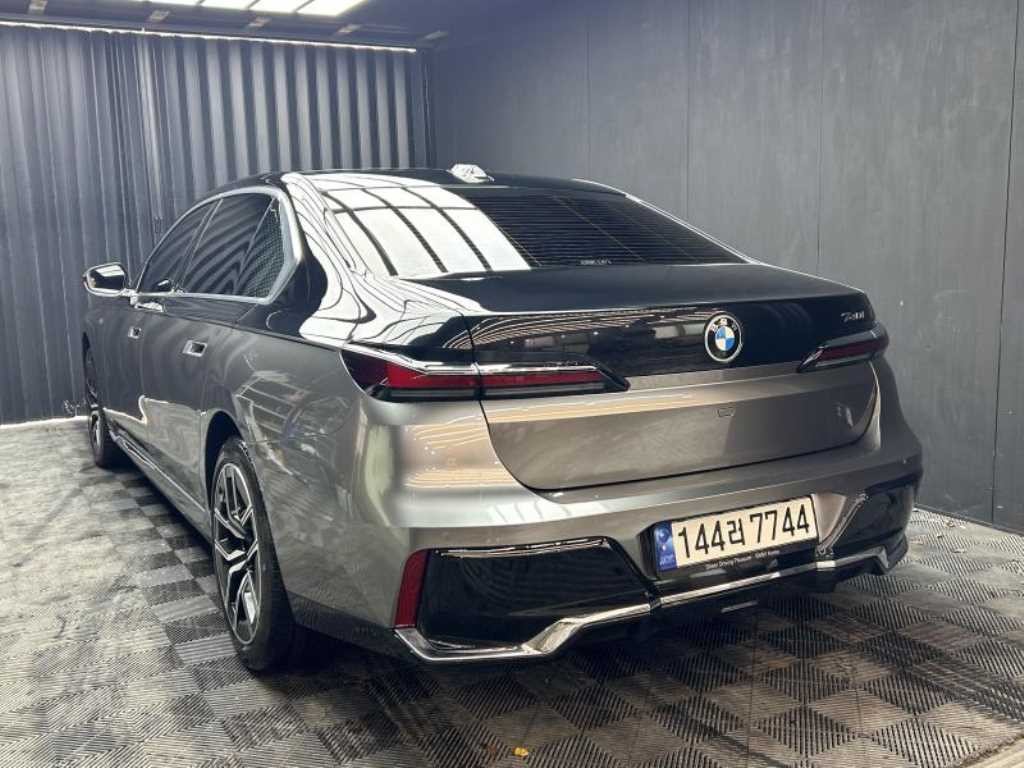 BMW 7시리즈 7시리즈 (G70) 740i sDrive M 스포츠 이미지 3