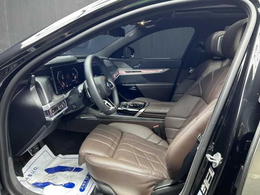 BMW 7시리즈 7시리즈 (G70) 740i sDrive M 스포츠 이미지 5