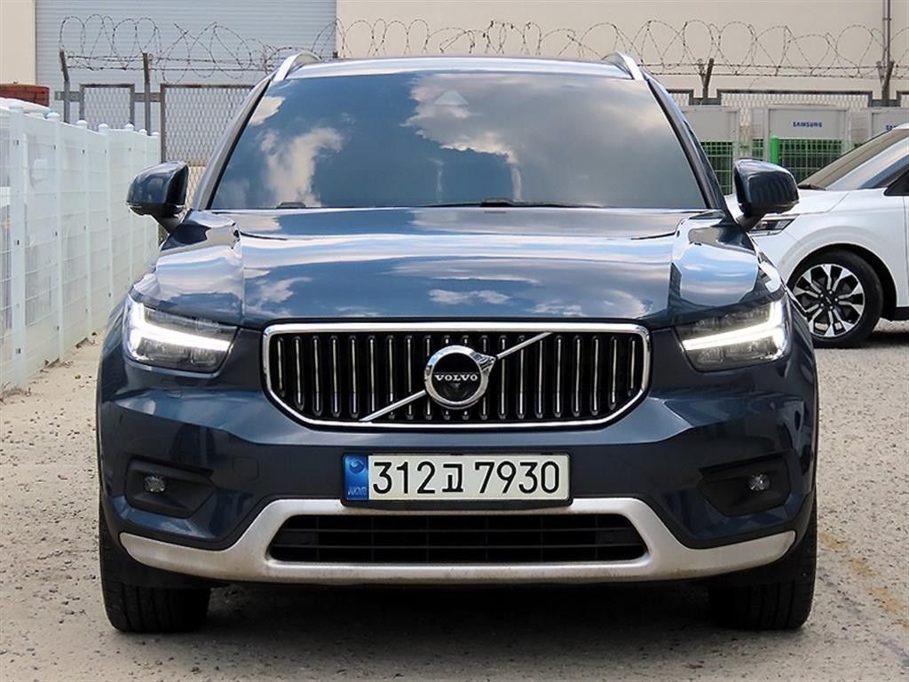 볼보 XC40 B4 AWD 인스크립션 이미지 1