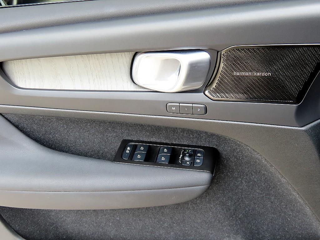 볼보 XC40 B4 AWD 인스크립션 이미지 12