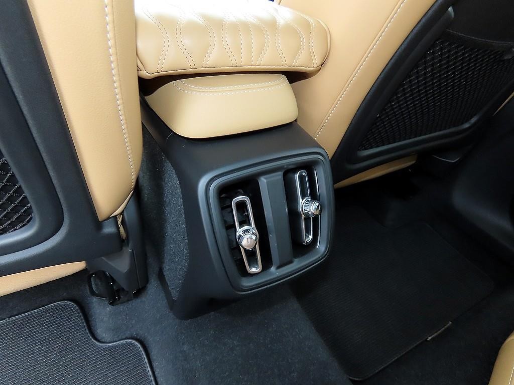 볼보 XC40 B4 AWD 인스크립션 이미지 15