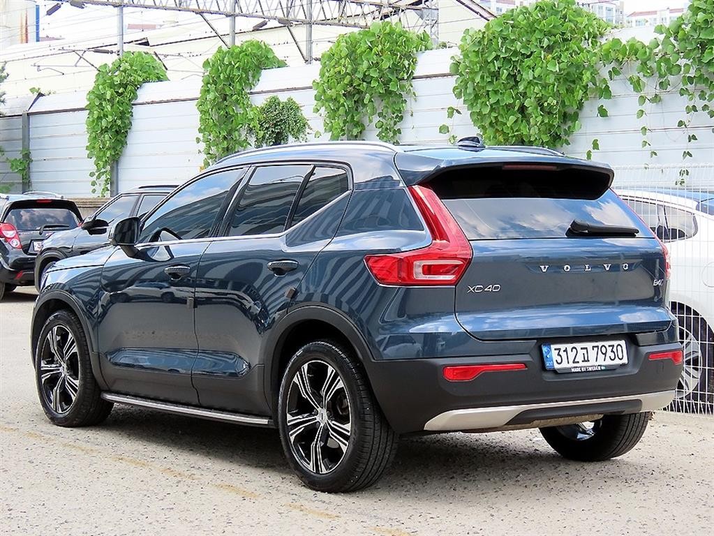 볼보 XC40 B4 AWD 인스크립션 이미지 3