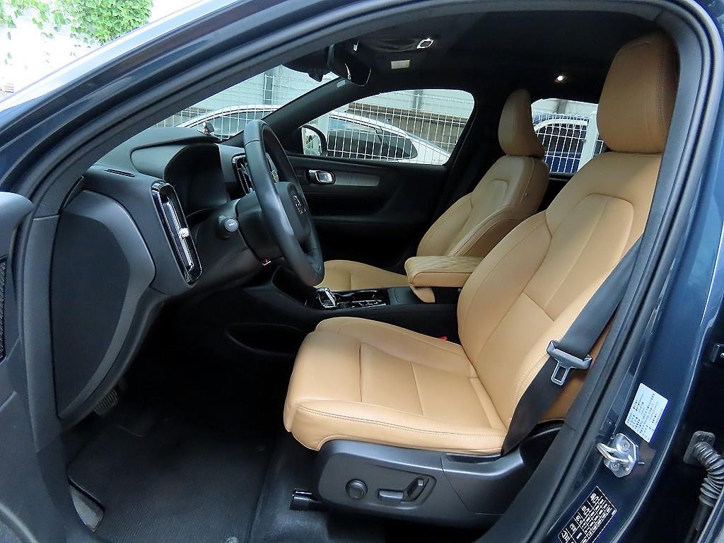 볼보 XC40 B4 AWD 인스크립션 이미지 6