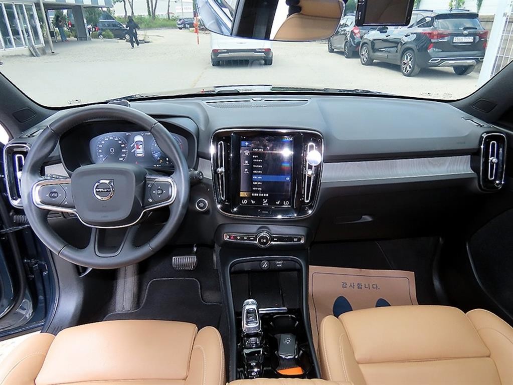 볼보 XC40 B4 AWD 인스크립션 이미지 8