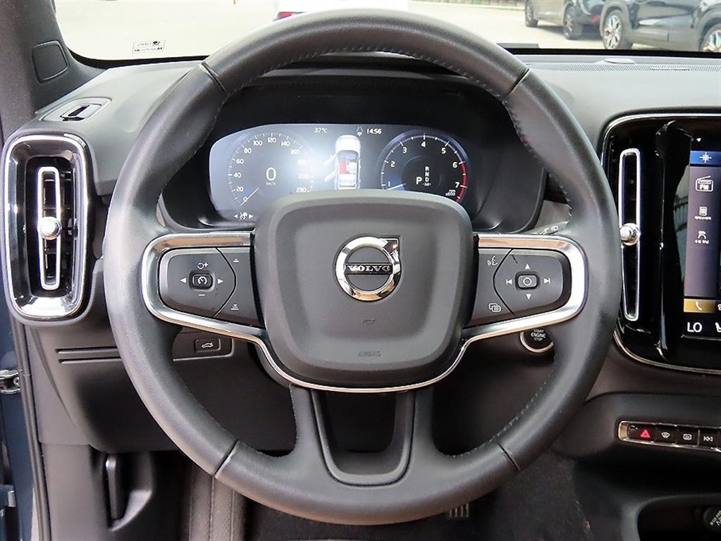 볼보 XC40 B4 AWD 인스크립션 이미지 9