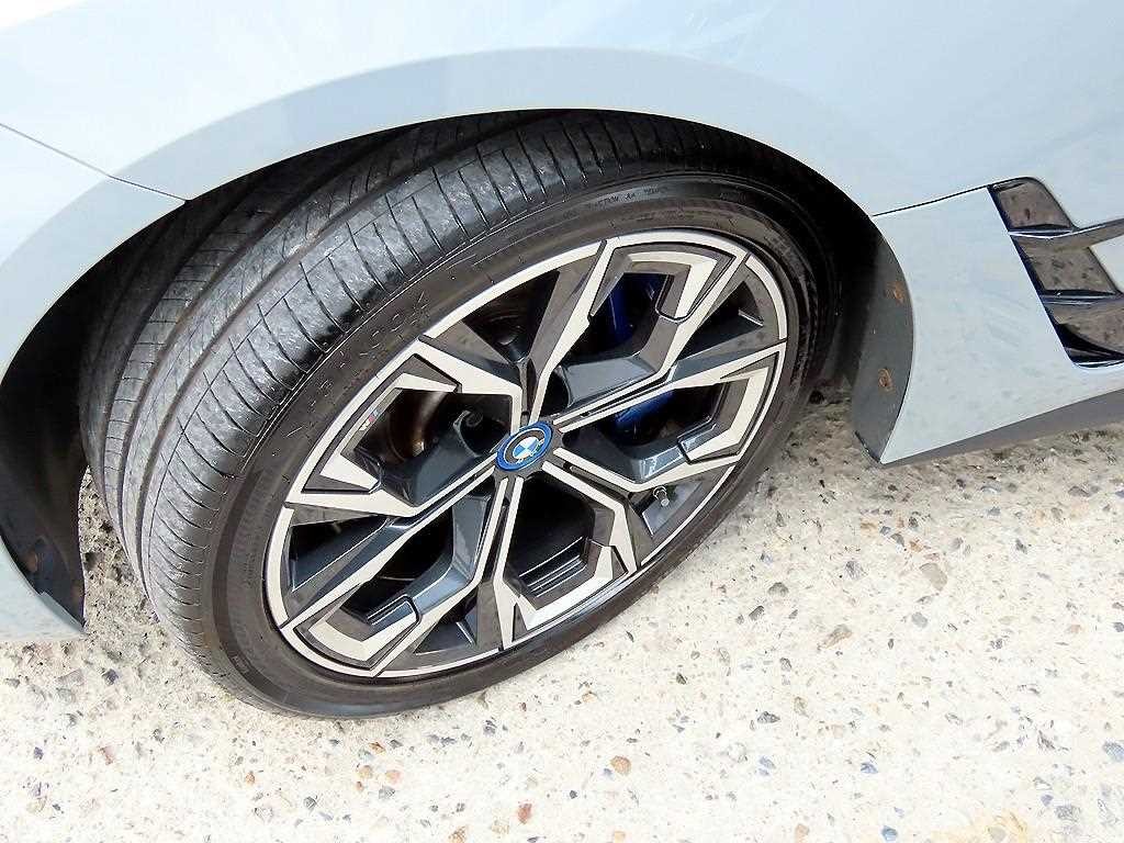 BMW i4 eDrive 40 M 스포츠 프로 이미지 20