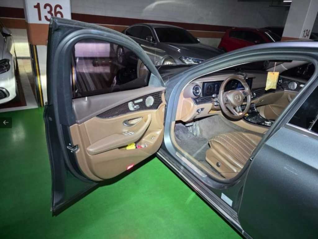 벤츠 E 클래스 E-클래스 W213 E400 4MATIC 익스클루시브 이미지 3