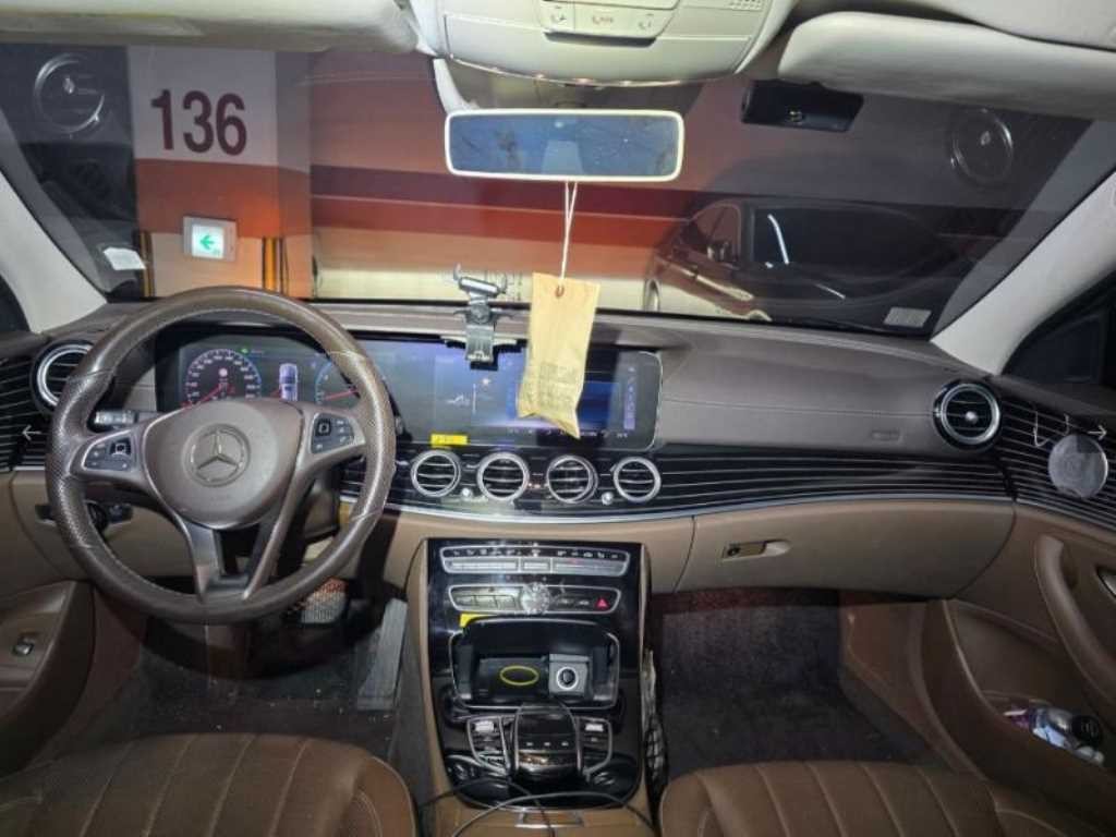 벤츠 E 클래스 E-클래스 W213 E400 4MATIC 익스클루시브 이미지 4