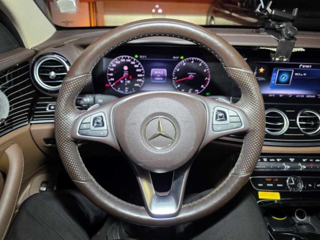벤츠 E 클래스 E-클래스 W213 E400 4MATIC 익스클루시브 이미지 5