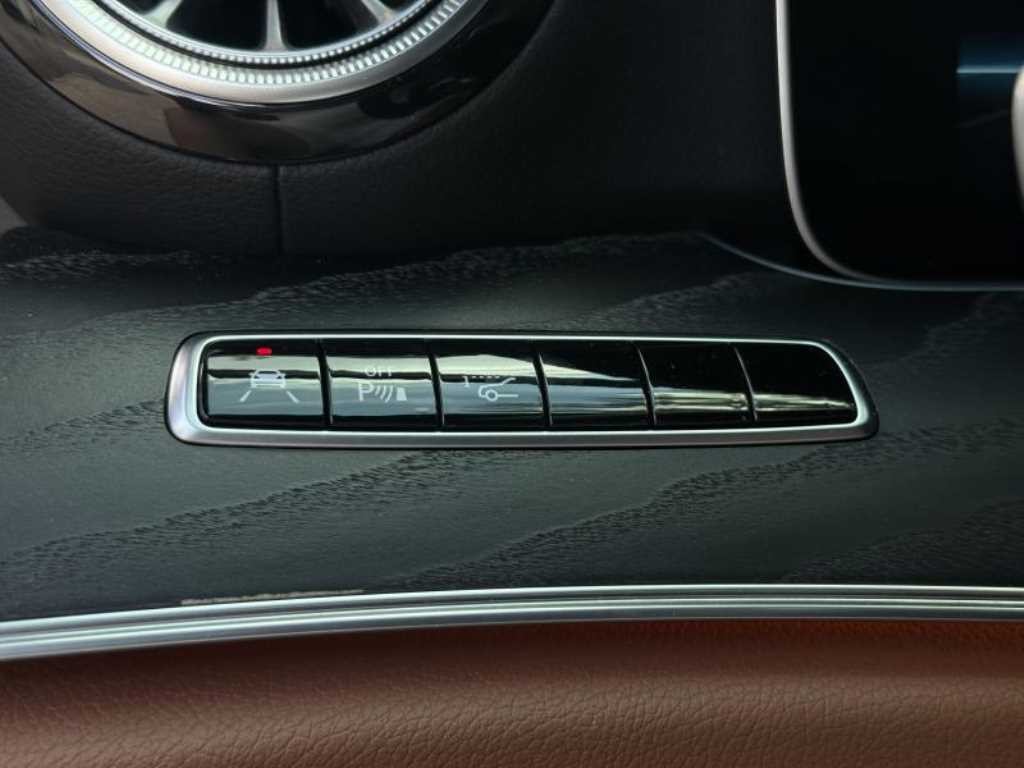 벤츠 E 클래스 E-클래스 W213 E220d 쿠페 이미지 11