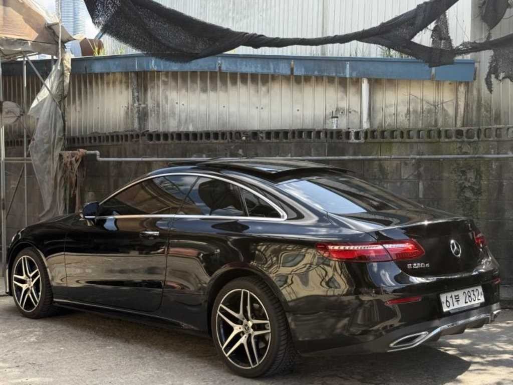 벤츠 E 클래스 E-클래스 W213 E220d 쿠페 이미지 3