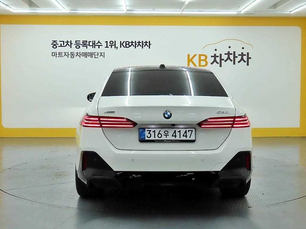BMW 5시리즈 5시리즈 (G60) 530i xDrive M 스포츠 이미지 3