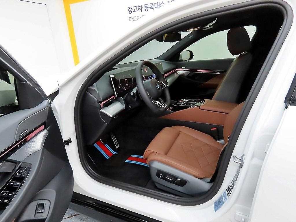 BMW 5시리즈 5시리즈 (G60) 530i xDrive M 스포츠 이미지 5