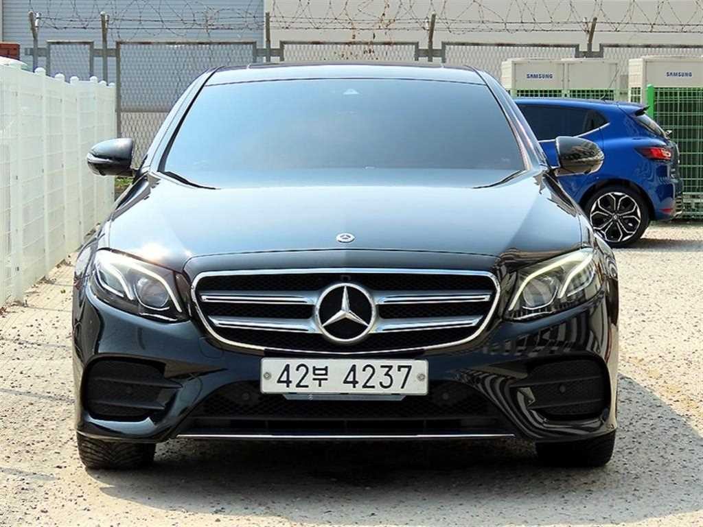 벤츠 E 클래스 E-클래스 W213 E300 4MATIC 익스클루시브 스텐다드 이미지 1