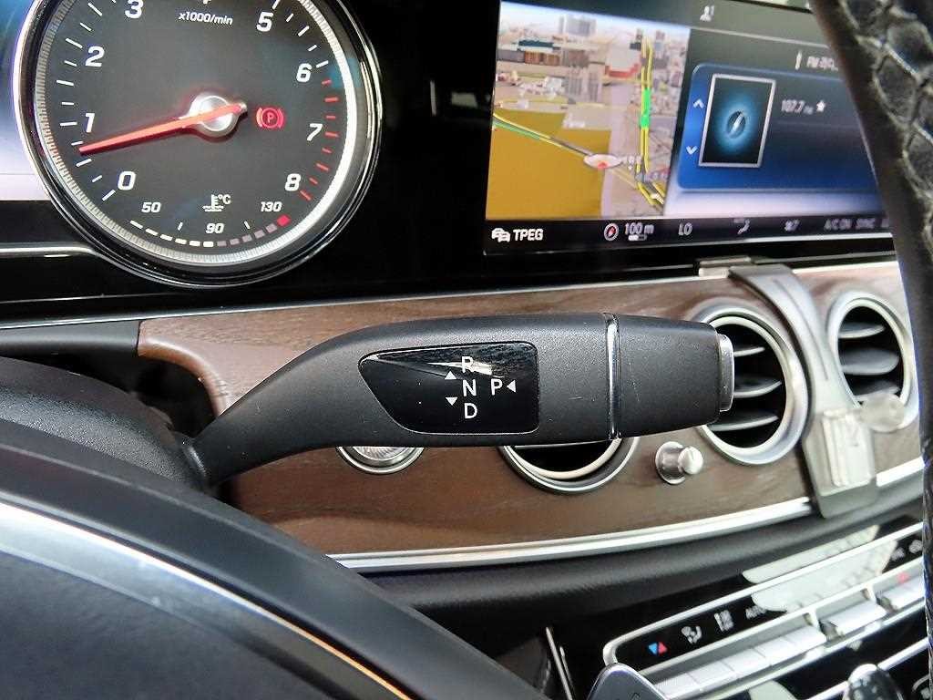 벤츠 E 클래스 E-클래스 W213 E300 4MATIC 익스클루시브 스텐다드 이미지 10
