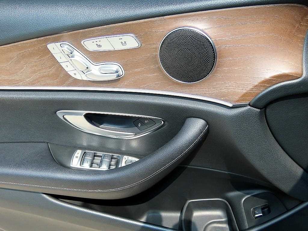 벤츠 E 클래스 E-클래스 W213 E300 4MATIC 익스클루시브 스텐다드 이미지 11