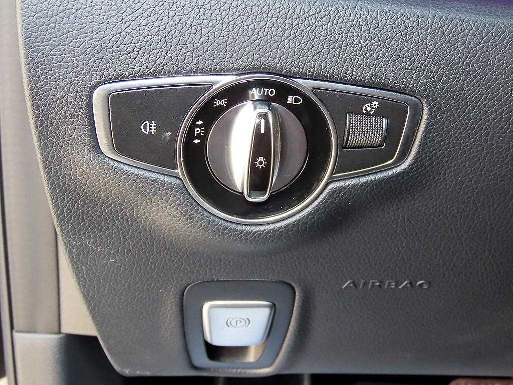 벤츠 E 클래스 E-클래스 W213 E300 4MATIC 익스클루시브 스텐다드 이미지 12