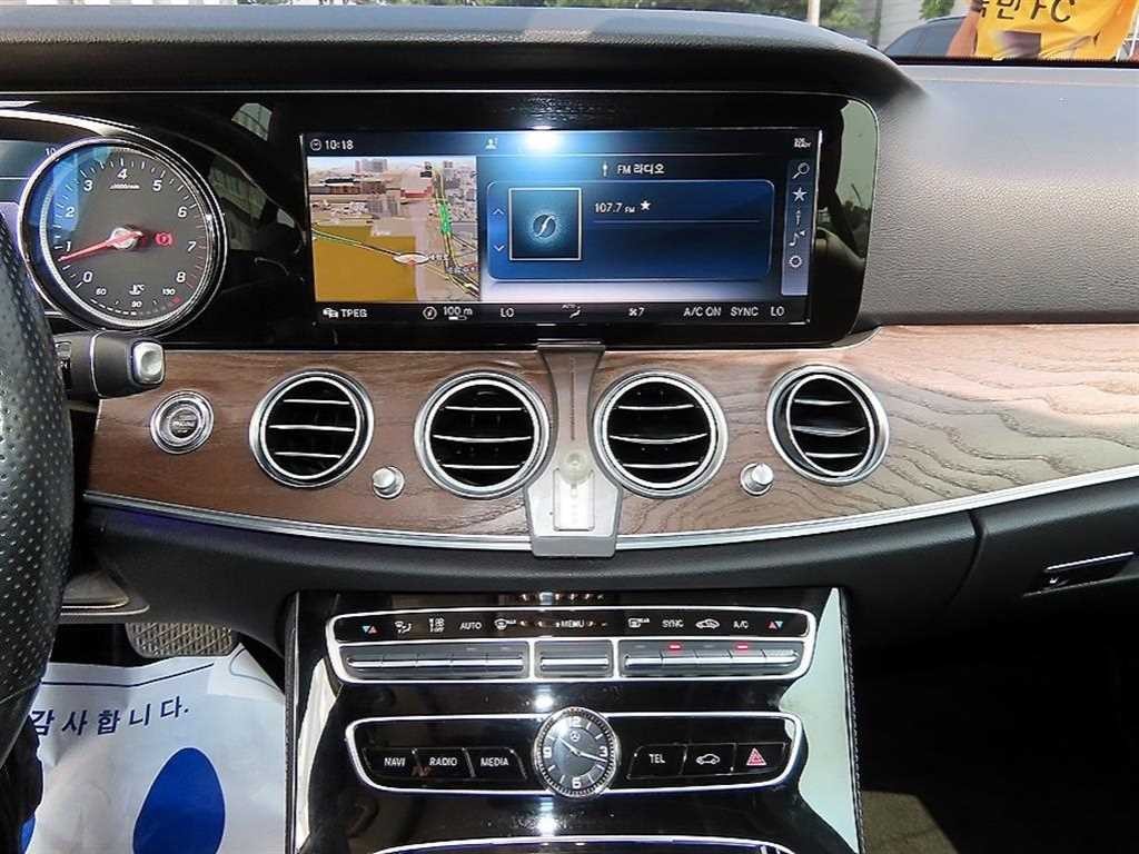 벤츠 E 클래스 E-클래스 W213 E300 4MATIC 익스클루시브 스텐다드 이미지 14