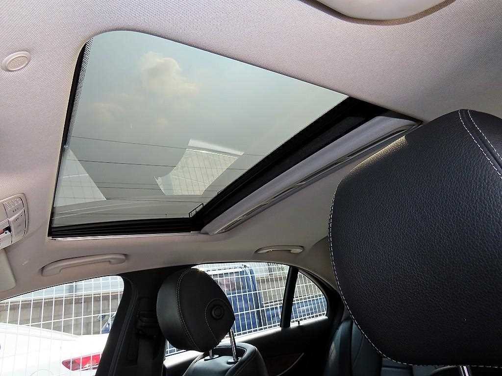 벤츠 E 클래스 E-클래스 W213 E300 4MATIC 익스클루시브 스텐다드 이미지 17