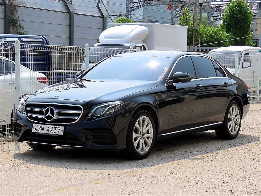 벤츠 E 클래스 E-클래스 W213 E300 4MATIC 익스클루시브 스텐다드 이미지 2
