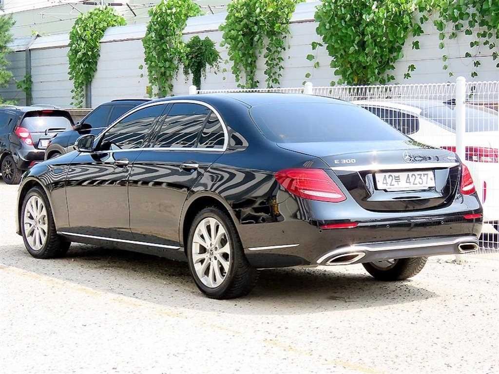 벤츠 E 클래스 E-클래스 W213 E300 4MATIC 익스클루시브 스텐다드 이미지 3