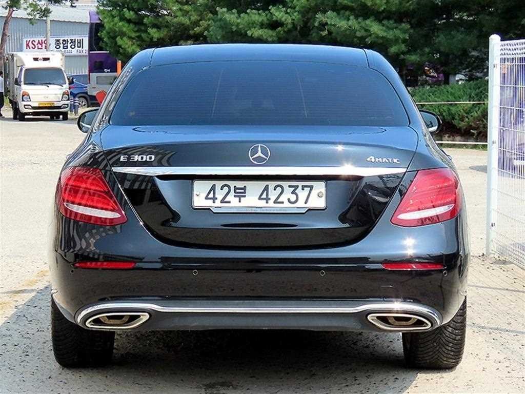 벤츠 E 클래스 E-클래스 W213 E300 4MATIC 익스클루시브 스텐다드 이미지 4