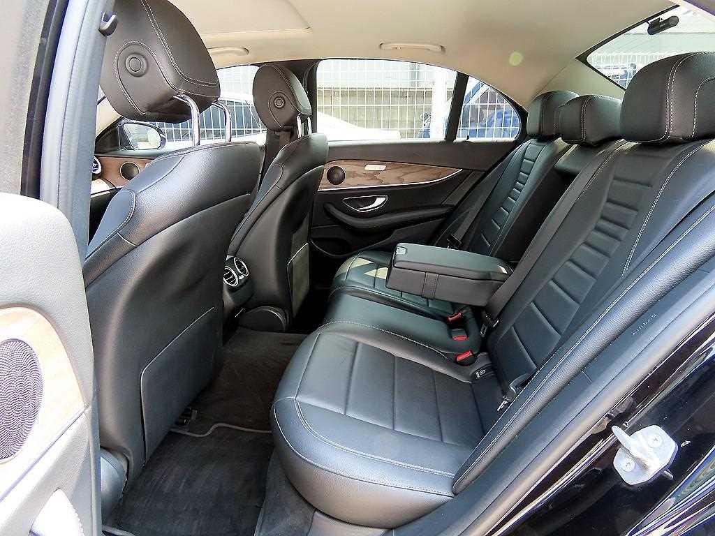 벤츠 E 클래스 E-클래스 W213 E300 4MATIC 익스클루시브 스텐다드 이미지 6