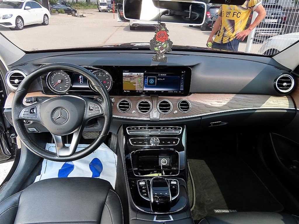 벤츠 E 클래스 E-클래스 W213 E300 4MATIC 익스클루시브 스텐다드 이미지 7