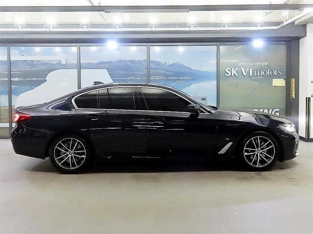 BMW 5시리즈 5시리즈 (G30) 520i M 스포츠 이미지 3