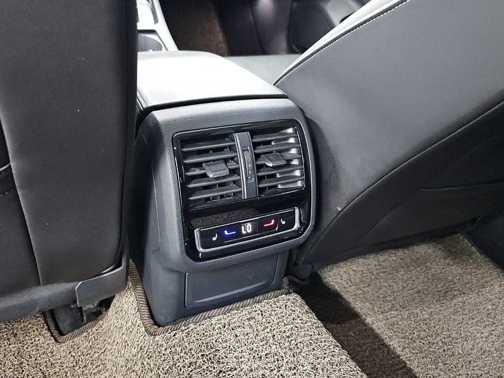 폭스바겐 아테온 2.0 TDI 프레스티지 이미지 13