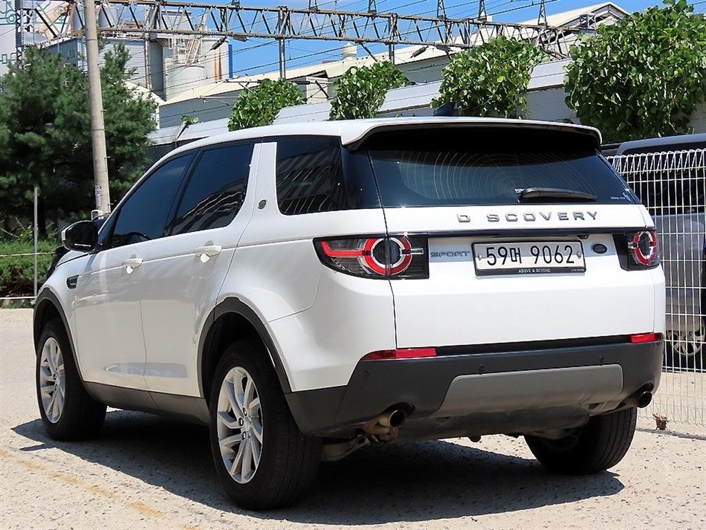 랜드로버 디스커버리 스포츠 2.0 TD4 SE 이미지 3