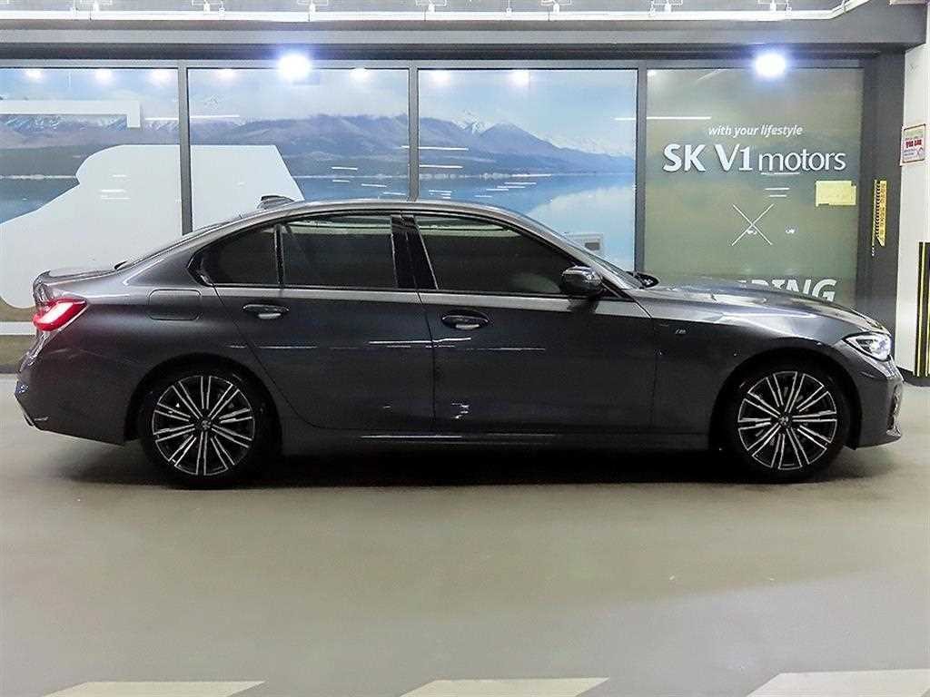 BMW 3시리즈 3시리즈 (G20) 320i M 스포츠 이미지 3