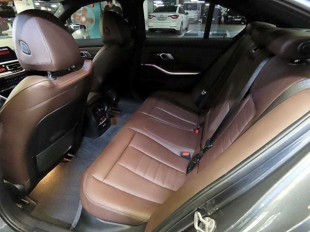 BMW 3시리즈 3시리즈 (G20) 320i M 스포츠 이미지 7