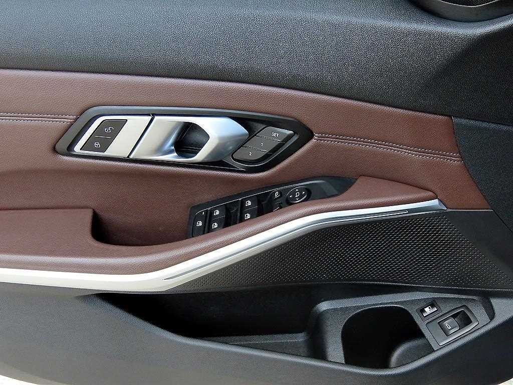 BMW 3시리즈 3시리즈 (G20) 330e M 스포츠 이미지 12