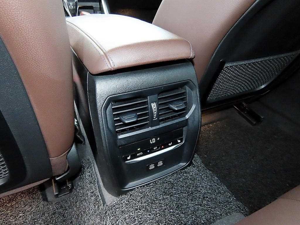 BMW 3시리즈 3시리즈 (G20) 330e M 스포츠 이미지 16