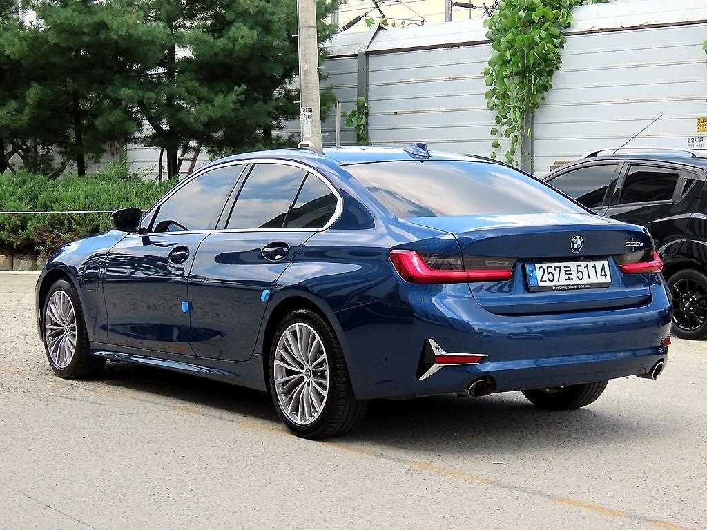 BMW 3시리즈 3시리즈 (G20) 330e M 스포츠 이미지 3