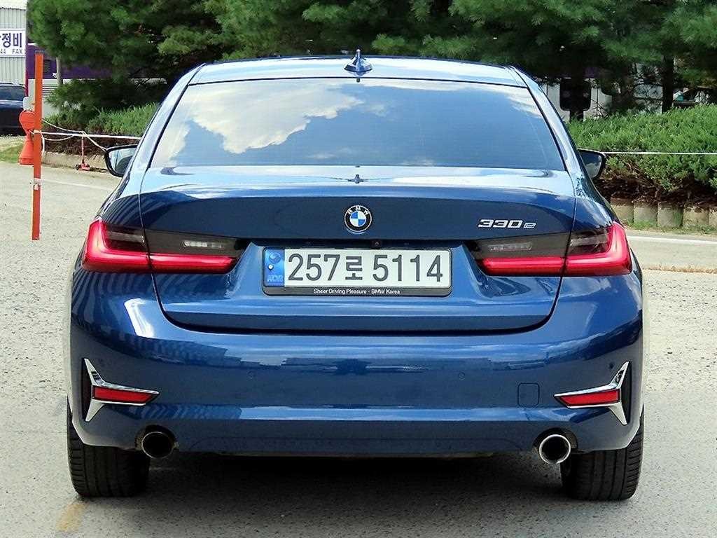 BMW 3시리즈 3시리즈 (G20) 330e M 스포츠 이미지 4