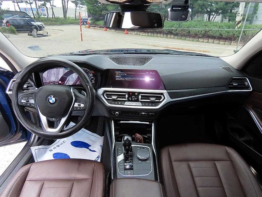 BMW 3시리즈 3시리즈 (G20) 330e M 스포츠 이미지 7