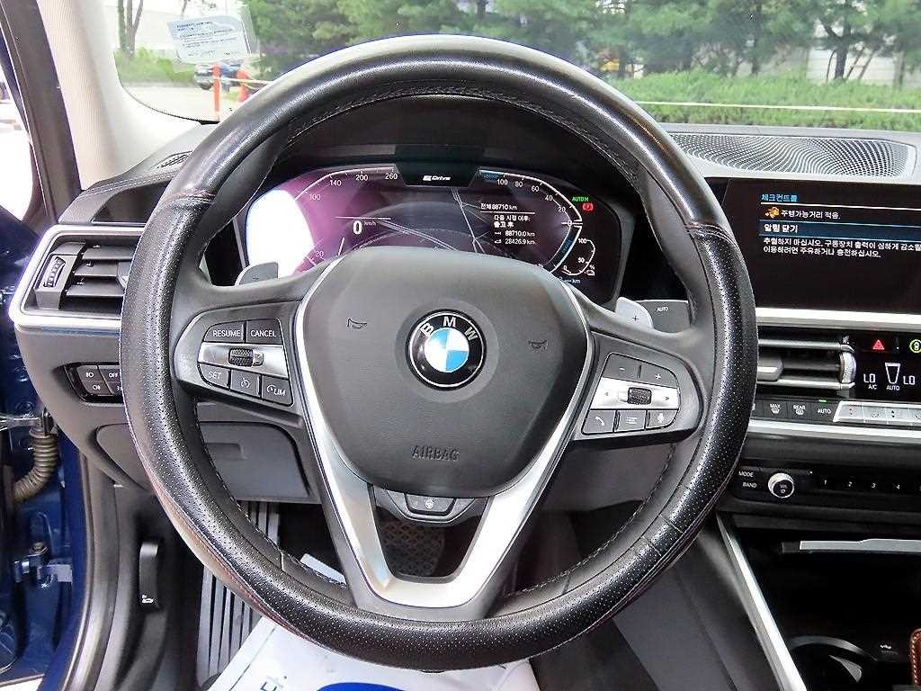 BMW 3시리즈 3시리즈 (G20) 330e M 스포츠 이미지 8