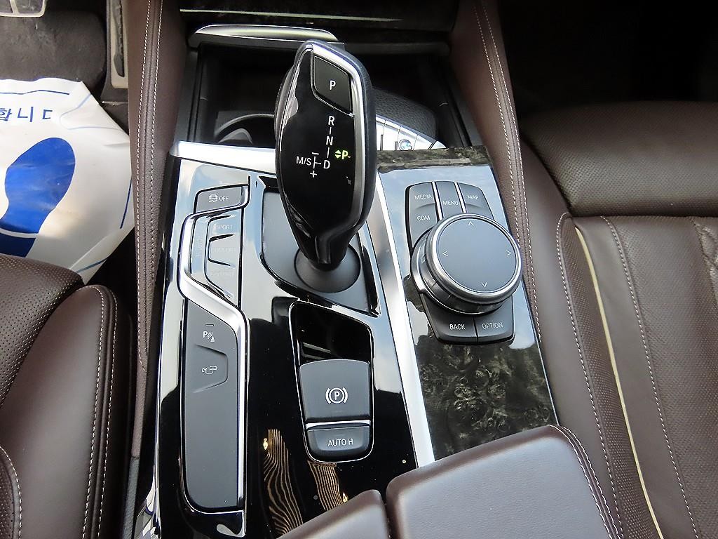 BMW 5시리즈 5시리즈 (G30) 540i xDrive M 스포츠 플러스 이미지 11