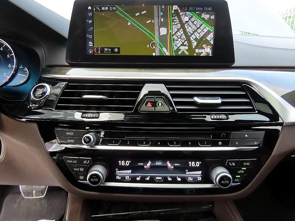 BMW 5시리즈 5시리즈 (G30) 540i xDrive M 스포츠 플러스 이미지 13