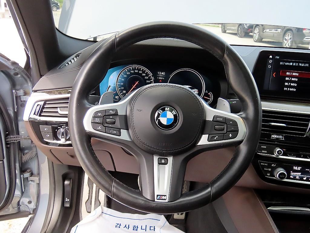 BMW 5시리즈 5시리즈 (G30) 540i xDrive M 스포츠 플러스 이미지 8