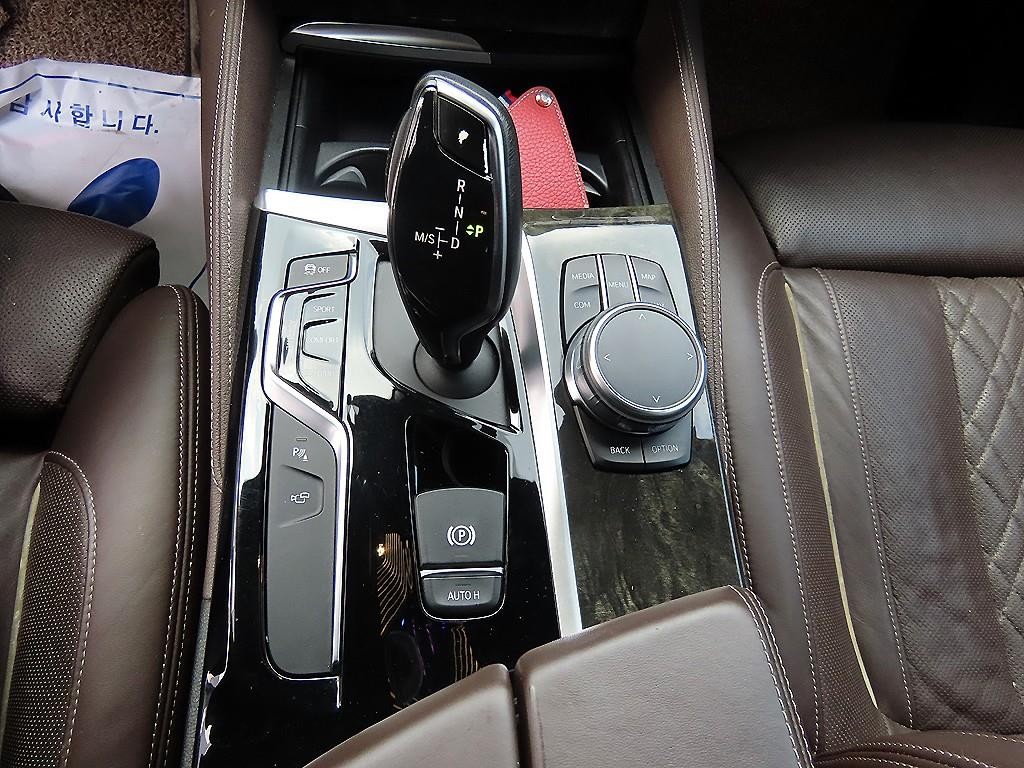 BMW 5시리즈 5시리즈 (G30) 530d M 스포츠 이미지 11