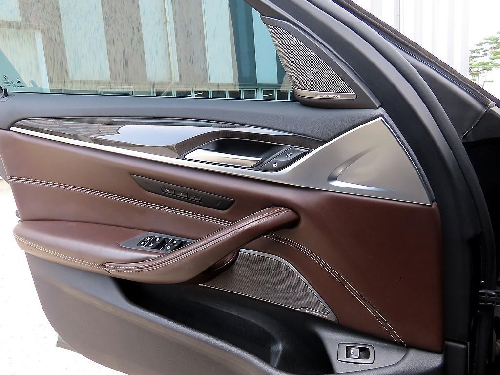 BMW 5시리즈 5시리즈 (G30) 530d M 스포츠 이미지 12